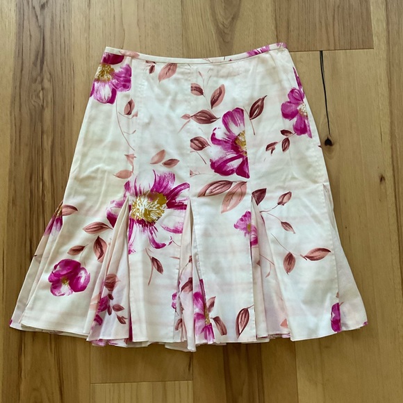 Jon Dresses & Skirts - Jon Pink and Creme Floral Skirt, Size 6